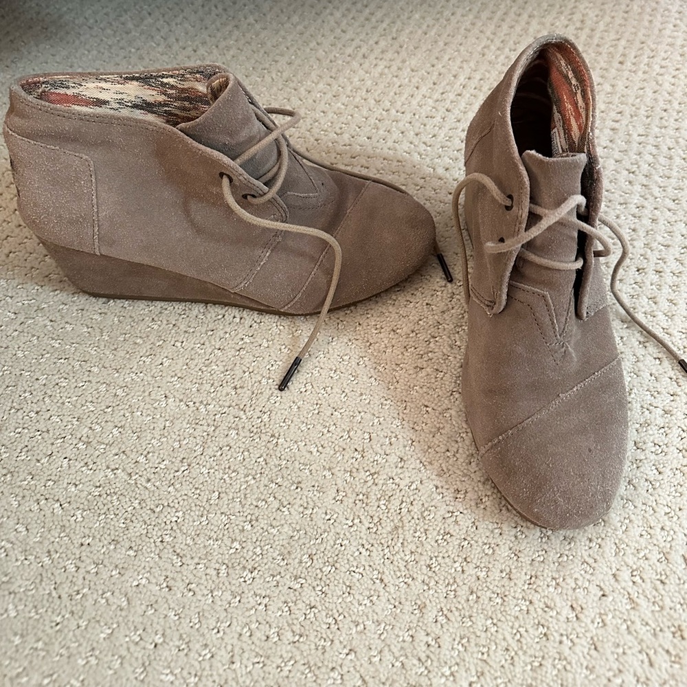 Tom’s Suede Wedge Booties